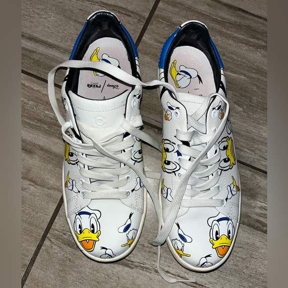 EUC Master Of Arts MOA Donald Duck sneakers - Picture 4 of 9